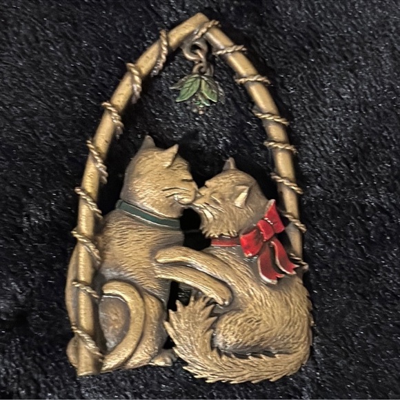 Vintage Jonette Jewelry Mistletoe Cats Brooch - Picture 1 of 6